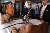 Spannung und Innovation beim System Design Projekt Roboterwettbewerb